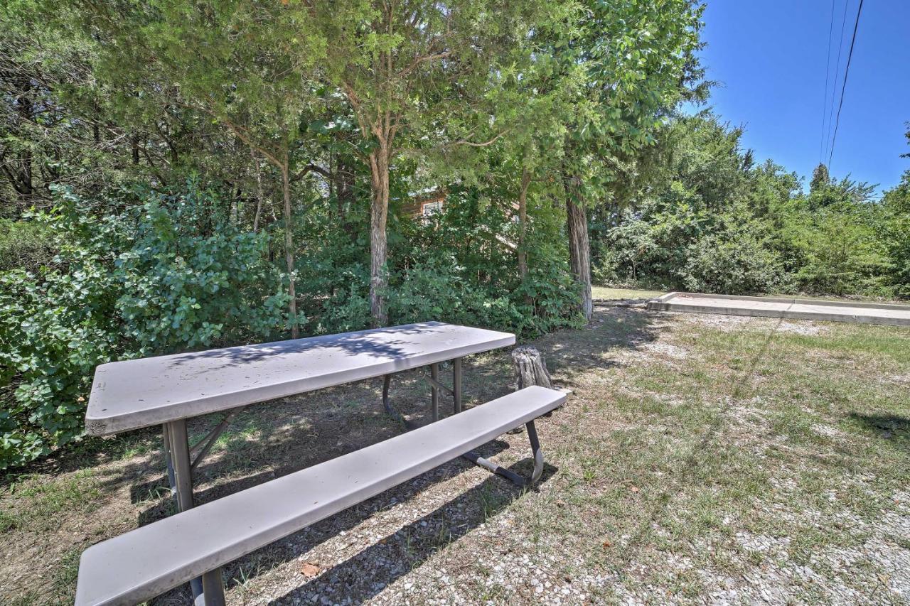 Branson Cabin With Deck Near Table Rock Lake! Exterior photo